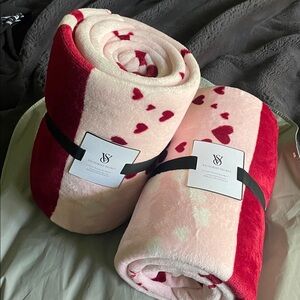 Victoria Secret Valentines Day 2025 Limited Edition Plush Fleece Blanket ❤️